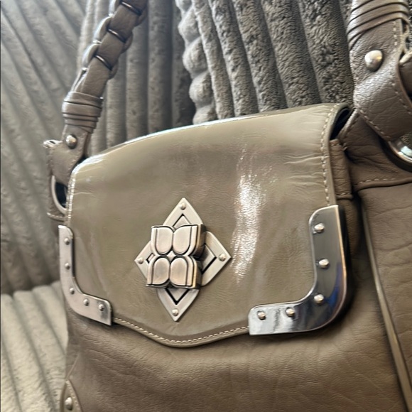 BCBGMaxAzria Gray Shoulder Bag Handbag Braided Handle Cool Turn-Lock Feature - Picture 5 of 17